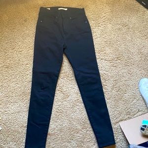 Women’s Levi’s jeans